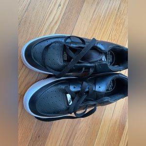 Black leather cool sneaker